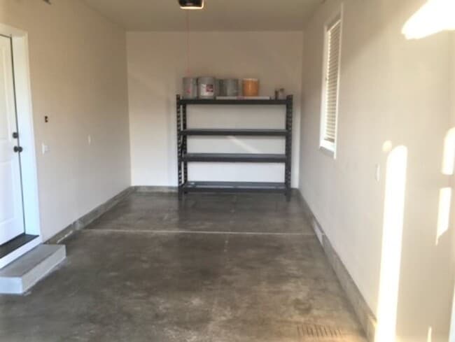 Building Photo - 5bed/3.5 bath Home