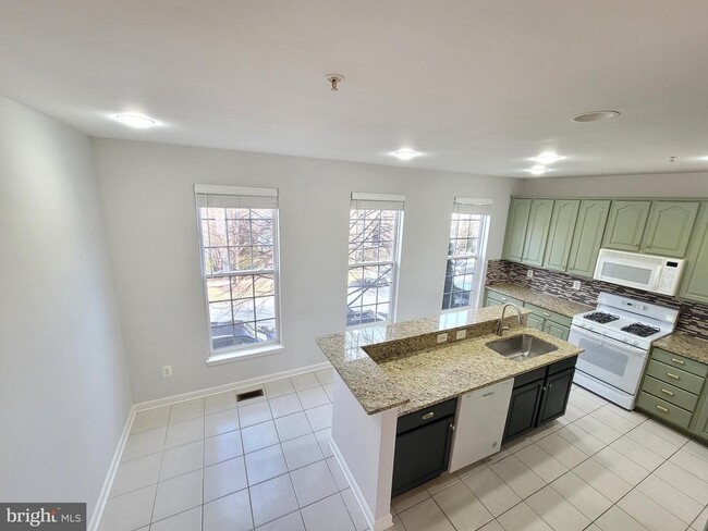 Building Photo - 3618 Sprigg St S