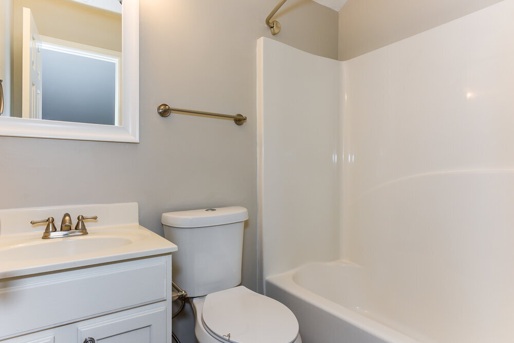 Building Photo - 900 Bluebird Ct