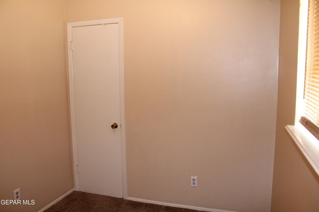 Building Photo - 5817 Blackhawk Dr