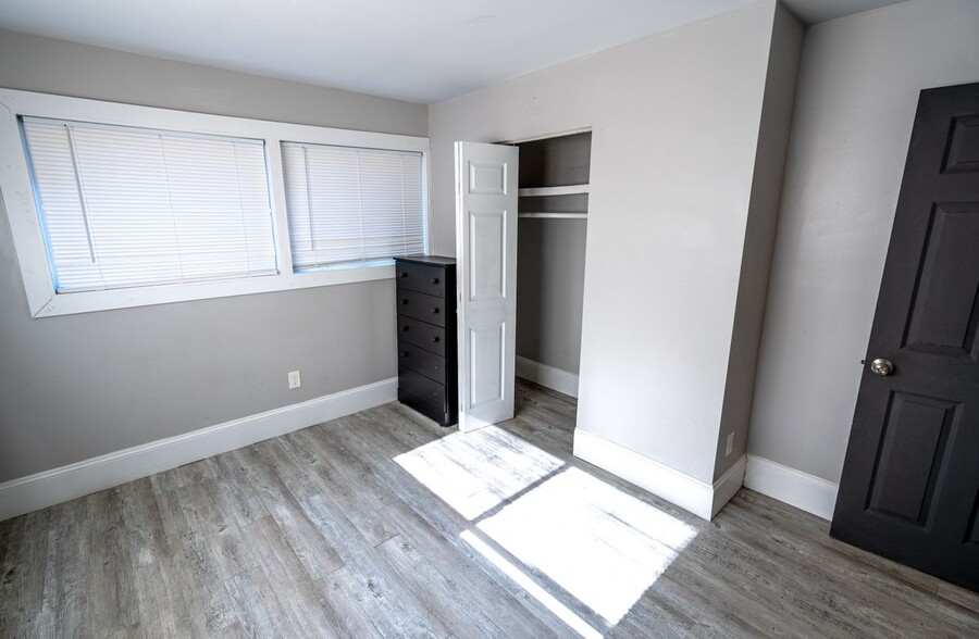 Building Photo - 2881 Sylvan Rd