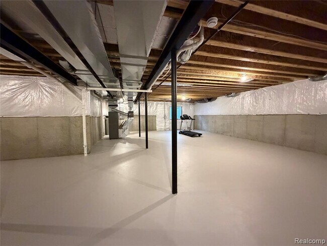 Building Photo - 51360 Whispering Rdg Dr