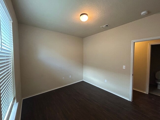 Building Photo - 3/2/2  in Creekside Crossing / Fenced in Yard / Wings to Hide Trash Cans / Interior Washer & Drye...