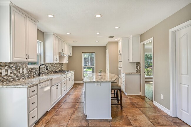 Building Photo - 513 Meadow Bend Dr