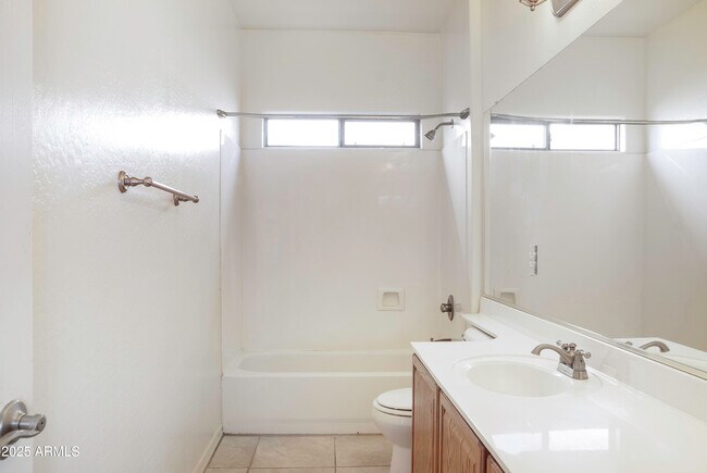 Building Photo - 42193 W Ramona St