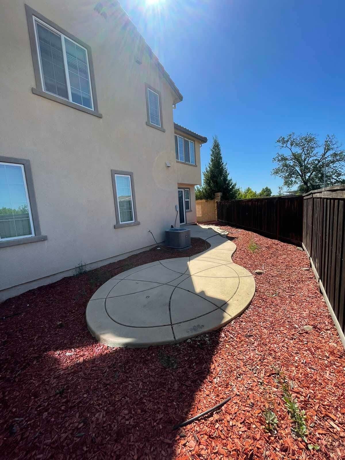 Building Photo - 880 Willow Bridge Dr