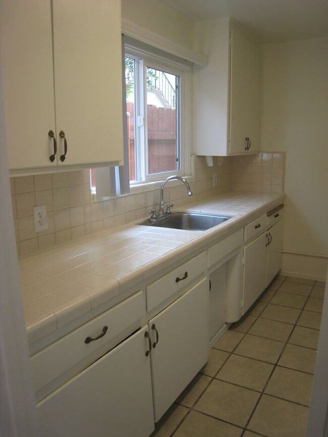 Building Photo - Delightful Cottage Style Apartment in heart of Normal Heights! $500 HOLIDAY SPECIAL