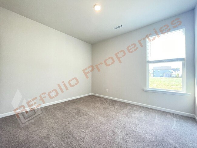 Building Photo - Beautiful 4 Bedroom 2.5 Bathroom Home w/ G...