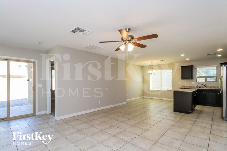 Building Photo - 4604 E Jadeite Dr