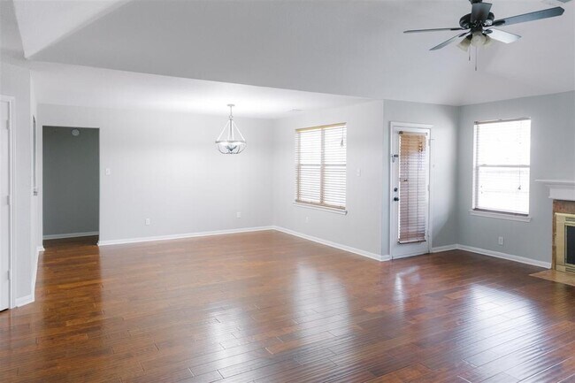 Building Photo - 6510 Larissa Cir