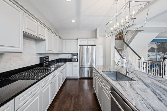 Building Photo - 2740 Valor Dr