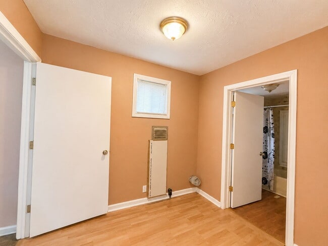 Building Photo - Affordable & Low-Maintenance 1BR Apartment – Comfortable Living Made Easy