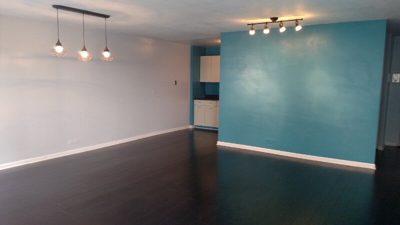 Building Photo - 5701 N Sheridan Rd