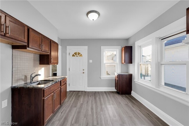 Building Photo - 18810 Arrowhead Ave