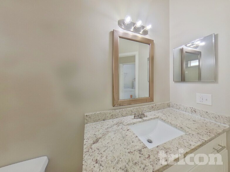 Building Photo - 9743 Red Clover Ave