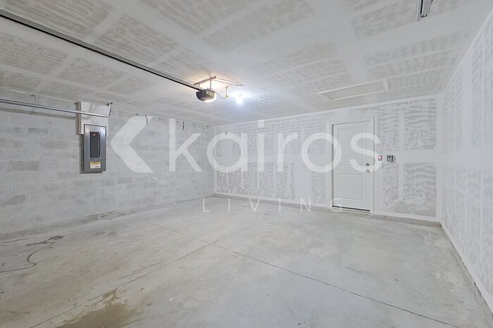 Building Photo - 1128 Hayes Ave S