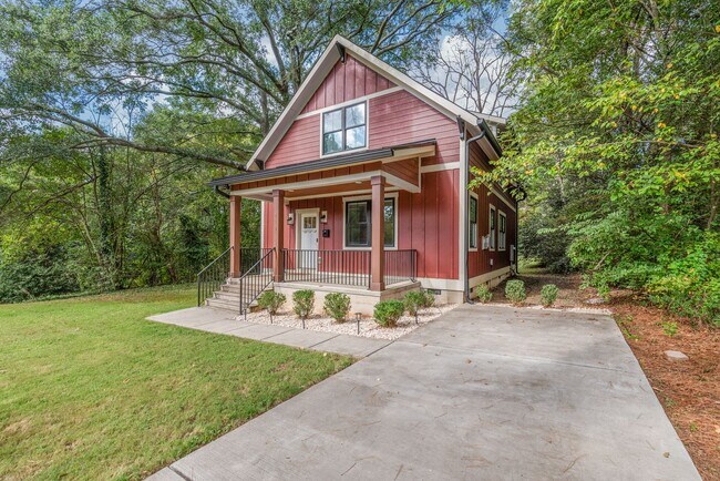 Building Photo - Beautiful Home with a Backyard Deck in Bid...