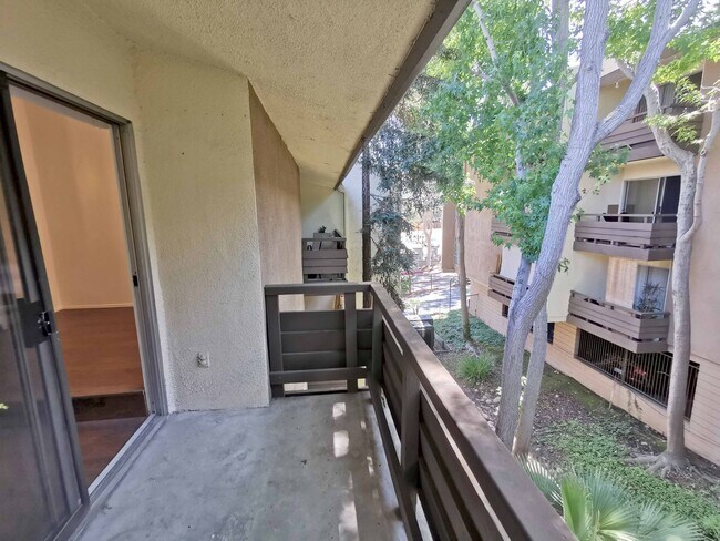 Building Photo - 1605 Hotel Cir S