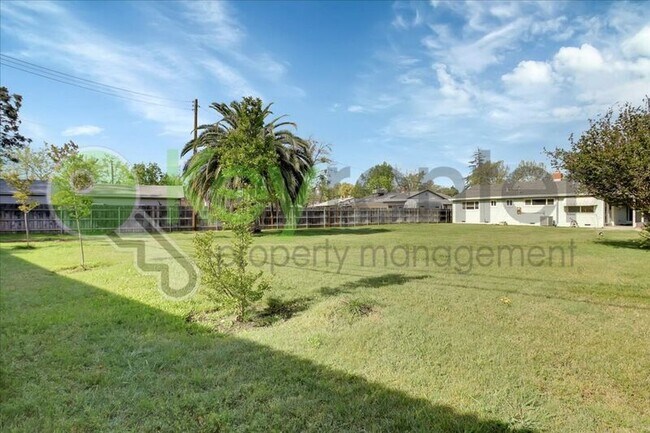 Building Photo - 3124 Brophy Dr
