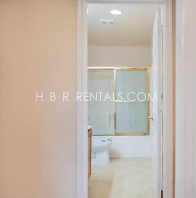 Building Photo - Charming 4 Bed, 2.5 Bath Home in Manteca, ...