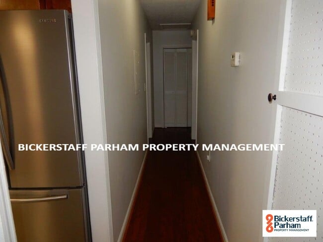 Building Photo - 4 Bedroom 2 Bath Located Off Of Double Chu...
