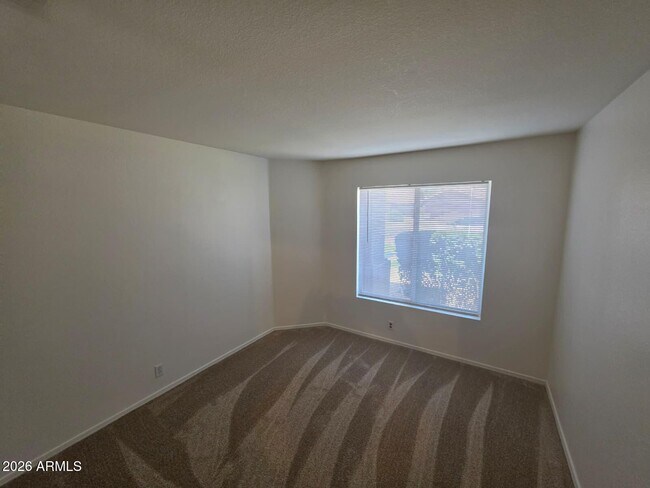 Building Photo - 121 W Ivanhoe St