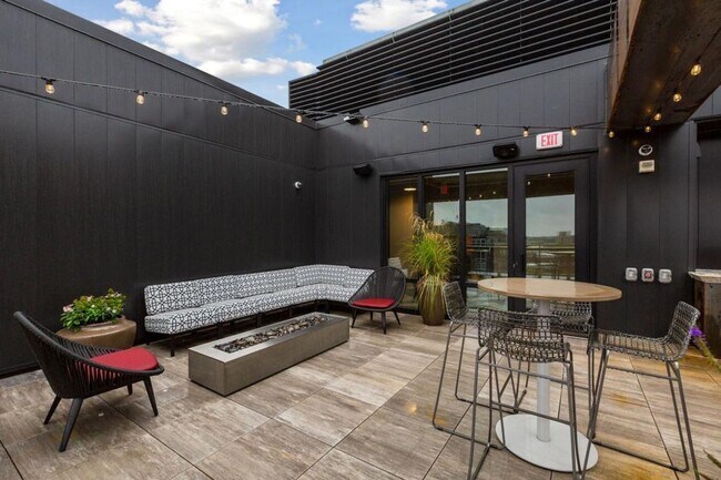 Building Photo - FURNISHED STUDIO IN THE HEART OF THE NORTH...