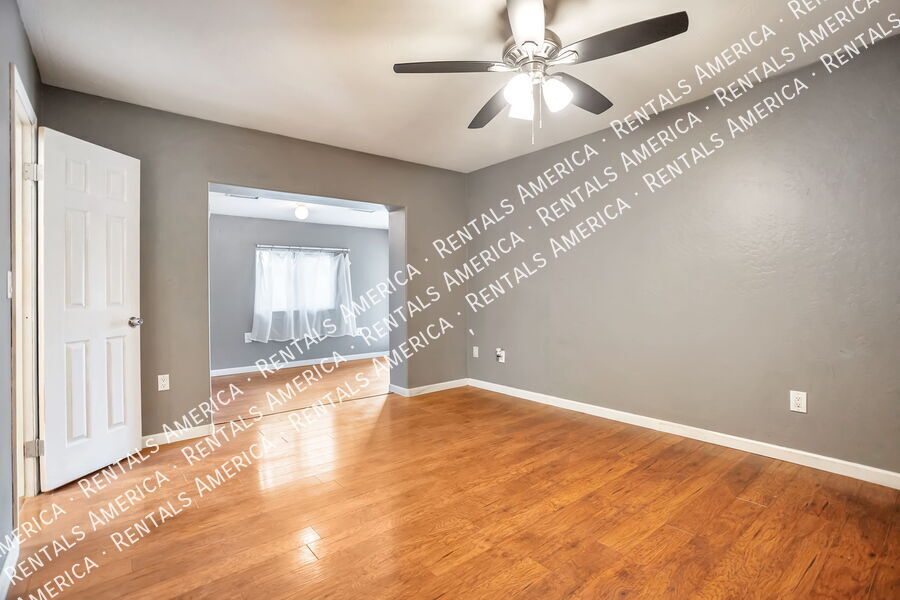 Building Photo - 4527 W Ruth Ave