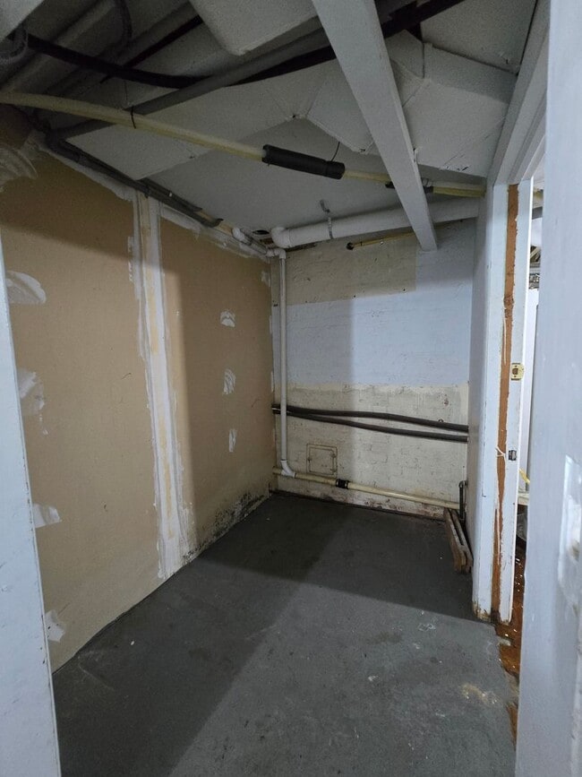 Building Photo - 709 1/2-1220 1/2 N 26th St