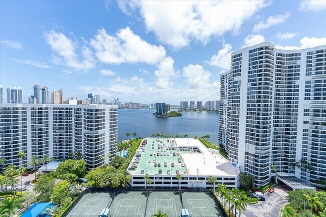 Building Photo - 3500 Mystic Pointe Dr