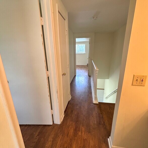 Building Photo - 1634 Greencrest Ave