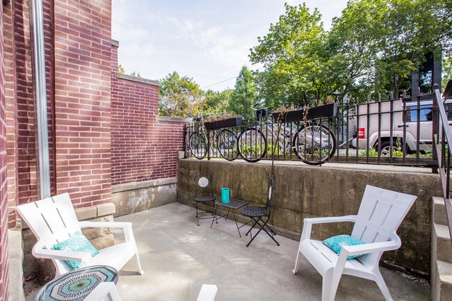 Building Photo - 1918 N Wood St