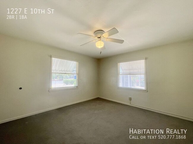 Building Photo - Pre-Lease!! Spacious 2 bed/1 bath Universi...