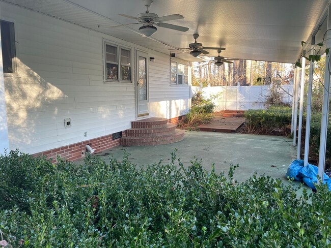 Building Photo - 215 Church Rd