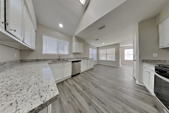 Building Photo - 17030 Highworth Dr