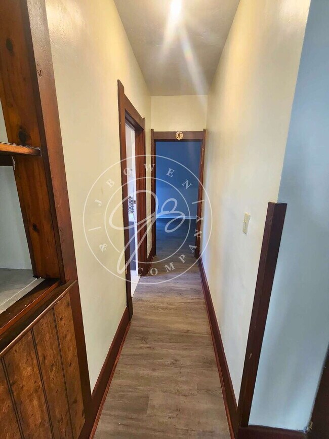 Building Photo - Very spacious lower 2 bedroom with separat...