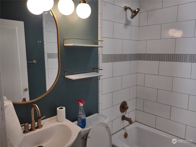 Building Photo - 6815 Lower Ridge Rd