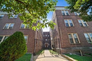 Building Photo - Adams Court Apartments
