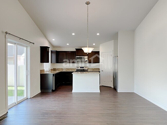 Building Photo - 754 N Scotney Ave