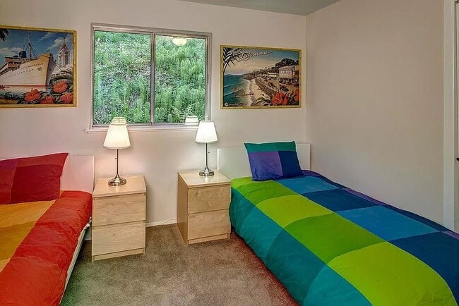 Building Photo - Stunning Sound & Olympic Mountain View Home in North Admiral