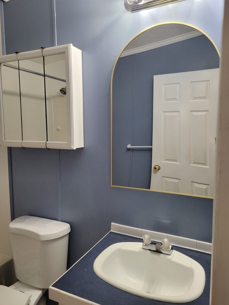 Building Photo - 22696 Lakeway Hbr