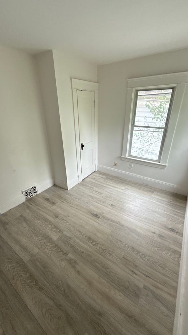 Building Photo - 3354 East 132