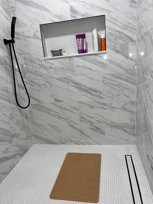 Building Photo - 2474 SE Calais St