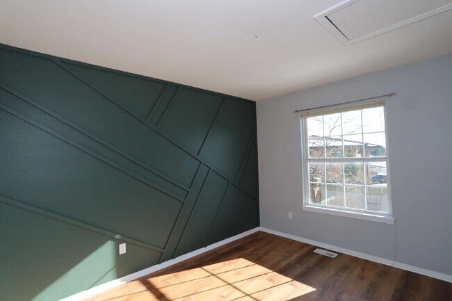 Building Photo - Spacious 4-Bedroom Home with Open Concept Living, Mountain Views & Fenced Yard