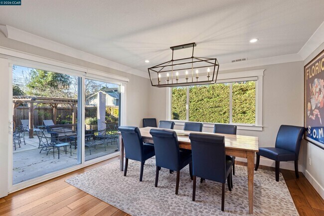 Building Photo - 10 Jolie Ln