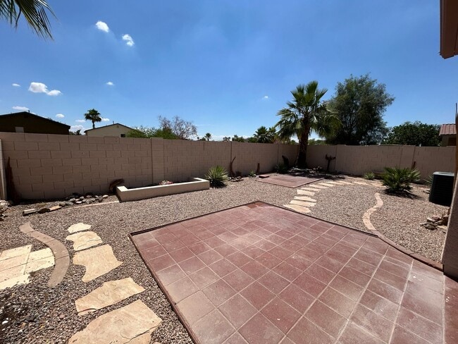 Building Photo - Free June Rent! Spacious 3-Bedroom Home in...