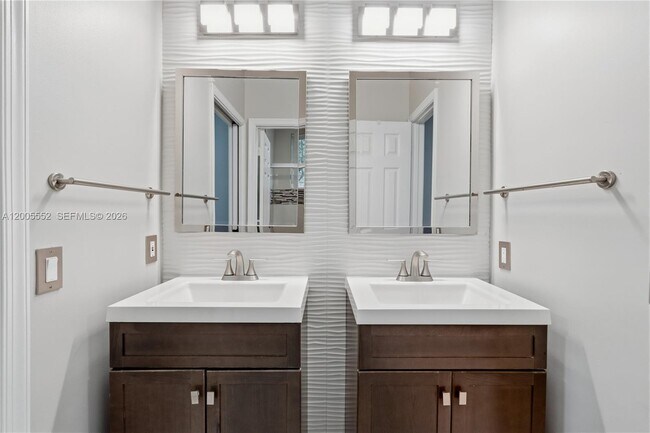 Building Photo - 849 Crestview Cir