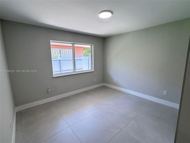 Building Photo - 850 NW 109th St