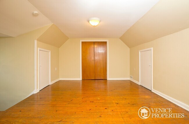 Building Photo - 242 E Patterson Ave
