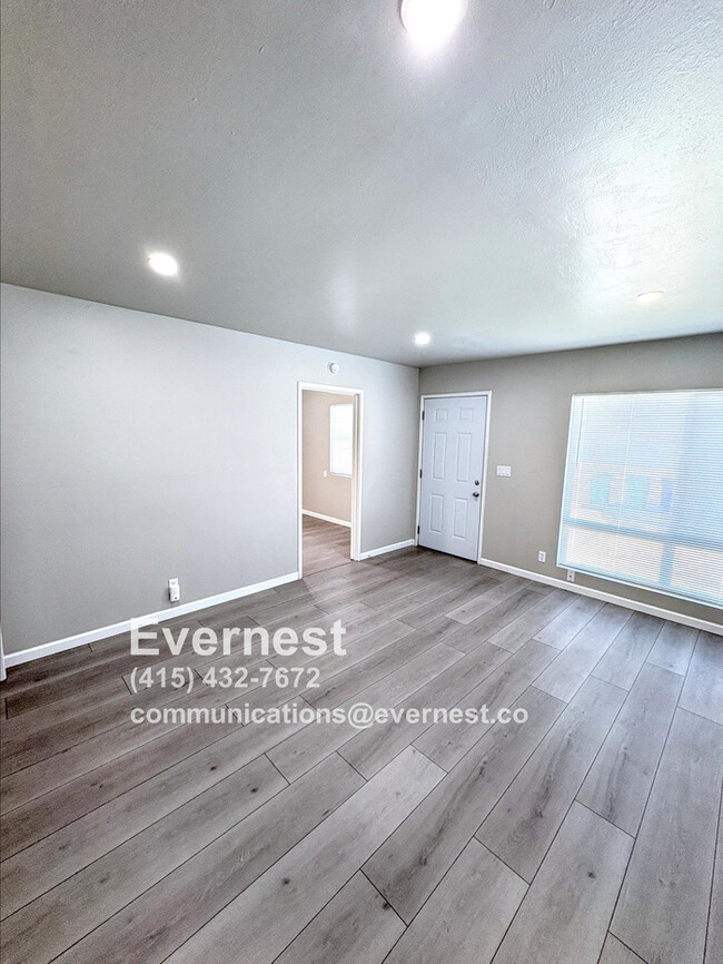Building Photo - Charming 2-Bedroom, 1-Bathroom House in a ...